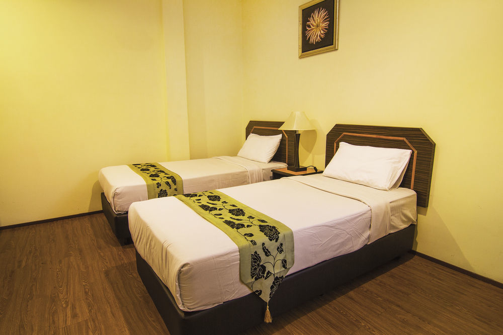 Oyo 327 Buddys Hotel Kuala Lumpur Exterior photo